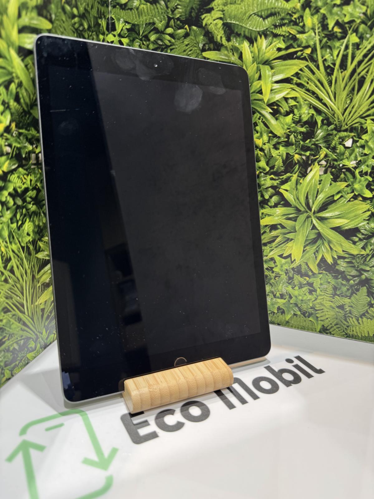 Apple iPad 8th Gen Wi-Fi 32 GB, 12 hó garancia